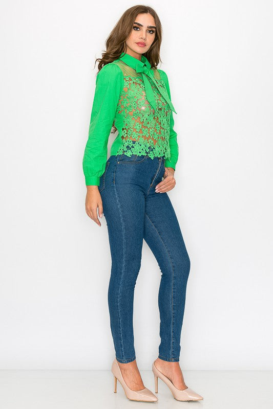 LACE TOP WITH COLLAR BOW