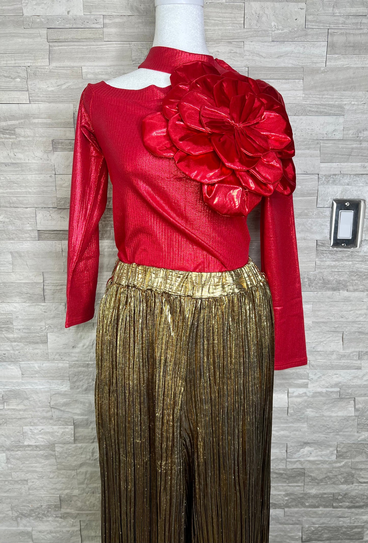 OVERSIZED FLOWER METALLIC SWEATER