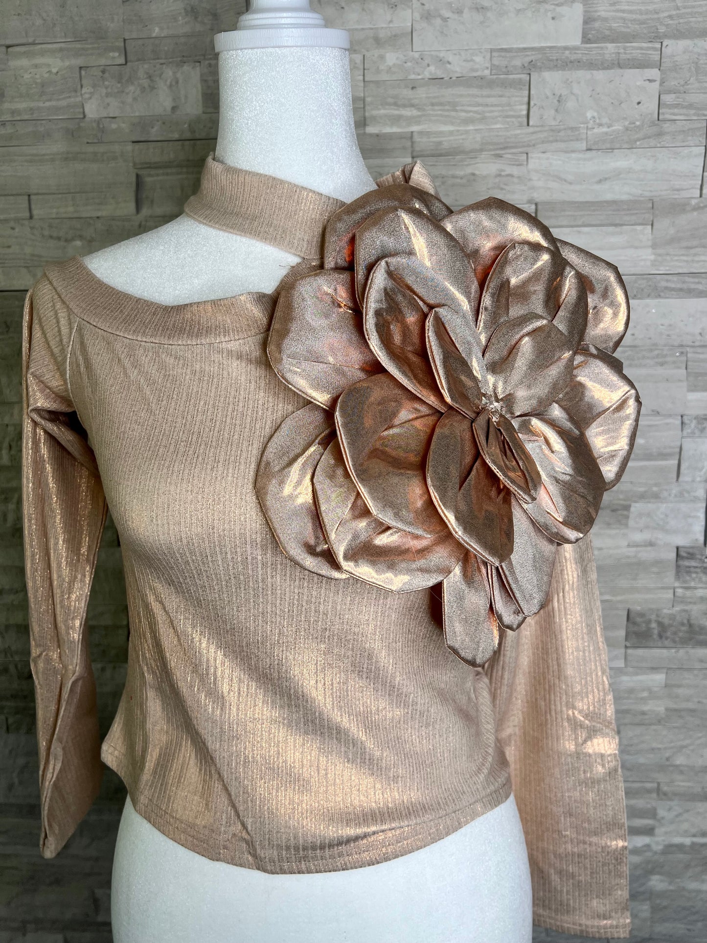 OVERSIZED FLOWER METALLIC SWEATER