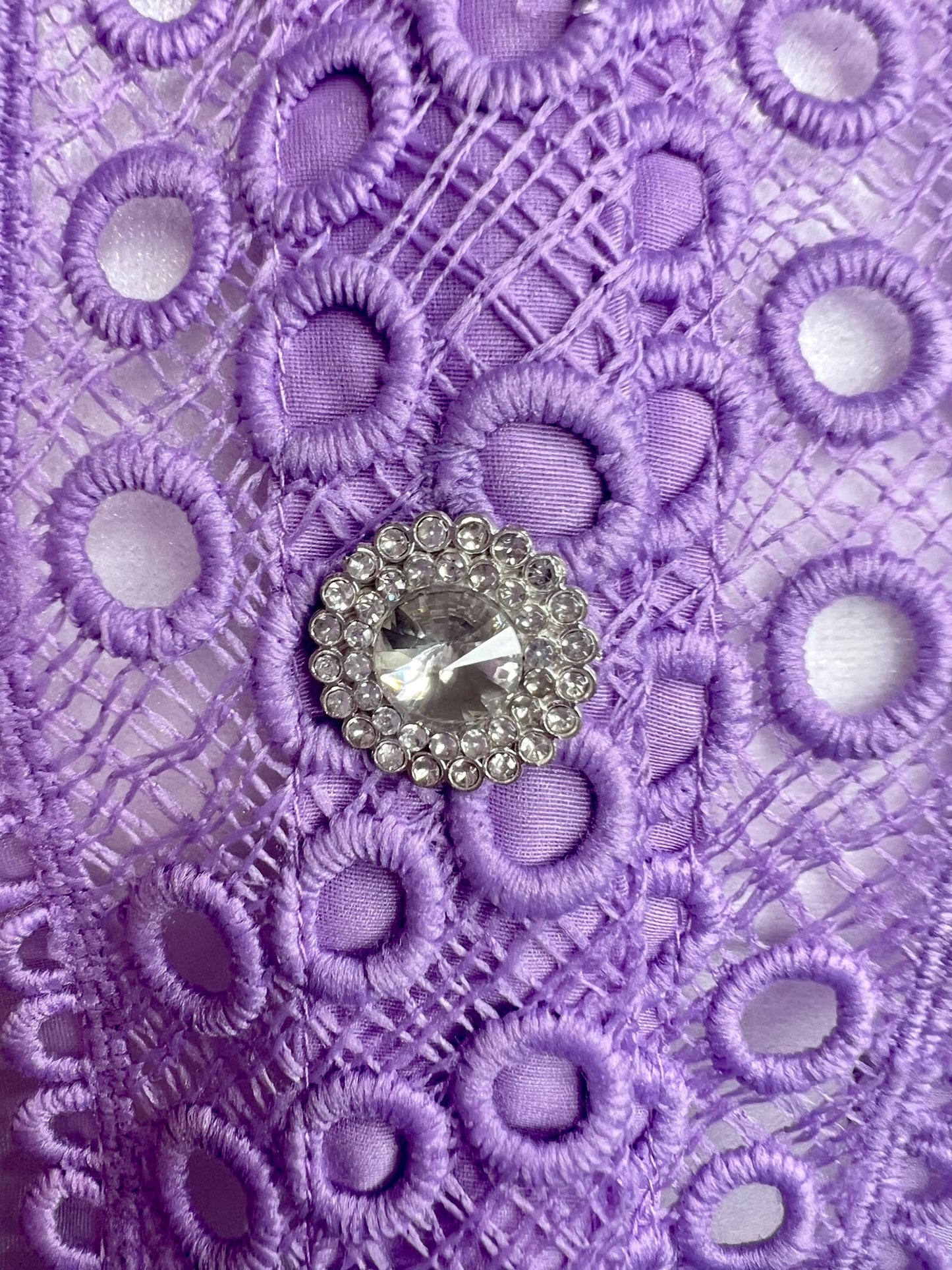 EMBROIDERY PUFFED SLEEVES BLOUSE