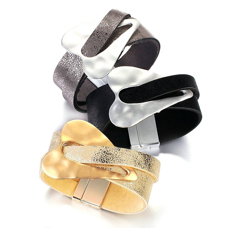 LEATHER MULTI-STRAND HAMMERED HEART BRACELET