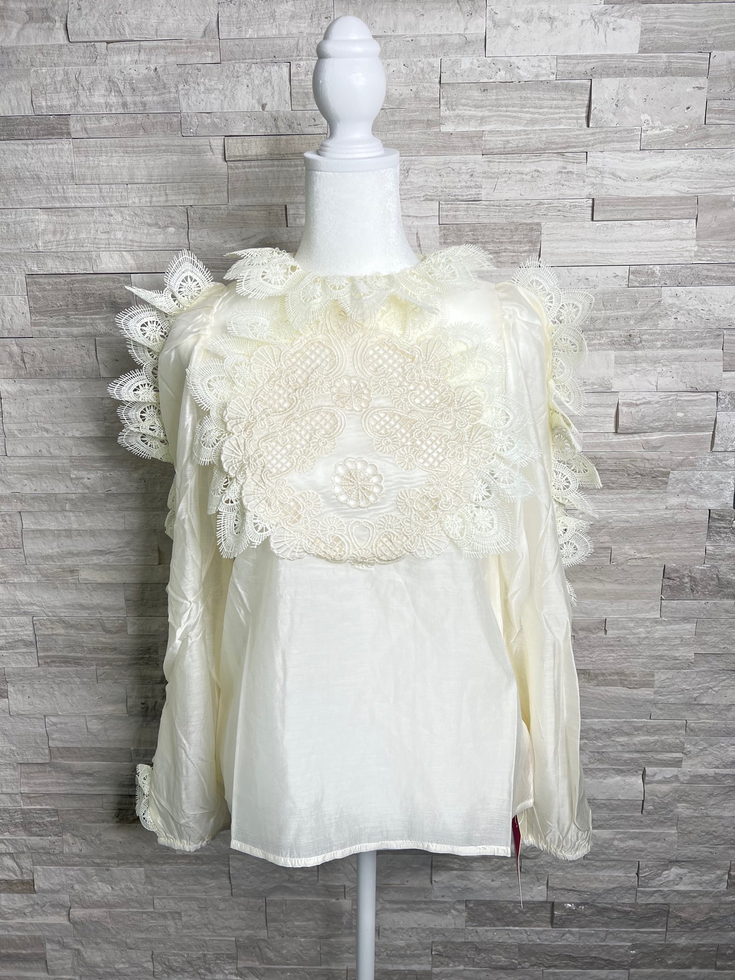 VINTAGE STYLE LACE BLOUSE