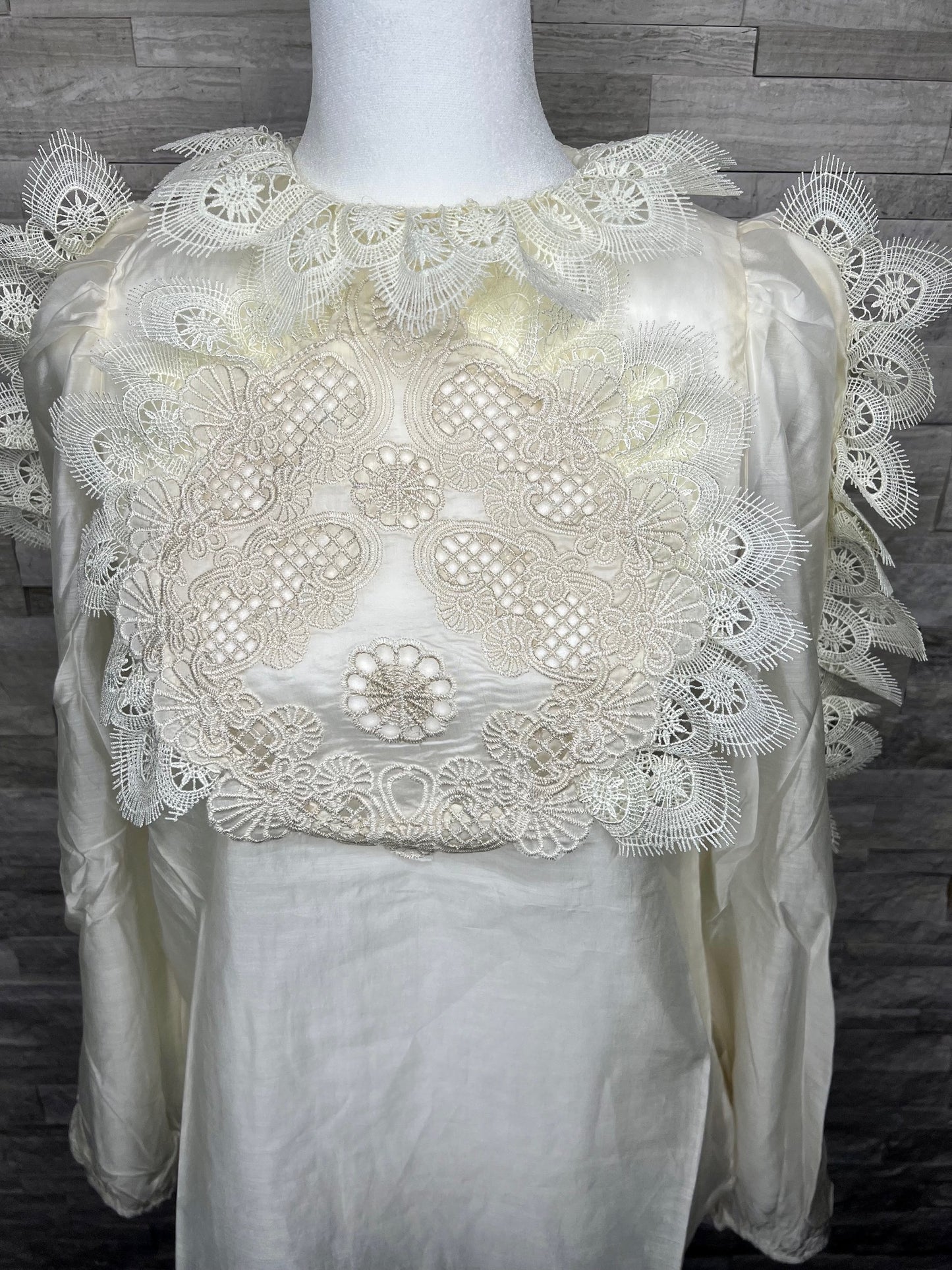 VINTAGE STYLE LACE BLOUSE