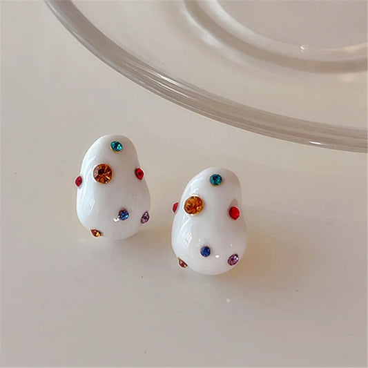 IRREGULAR WHITE STUDS WITH MULTICOLOR RHINESTONES