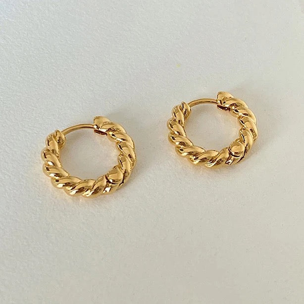 TWISTED GOLDTONE HUGGIES