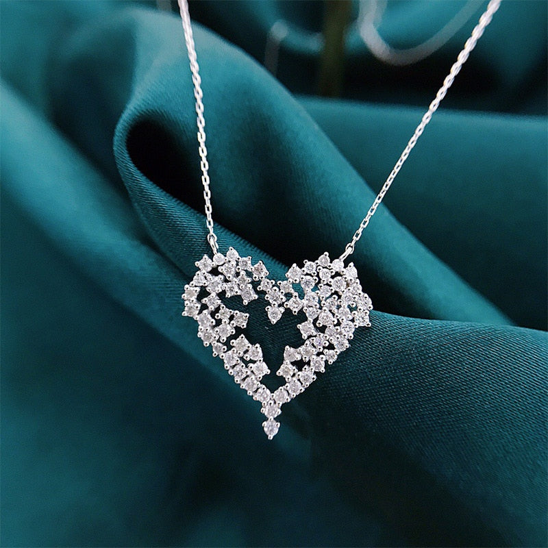 HEART SHAPE CRYSTAL PENDANT & NECKLACE