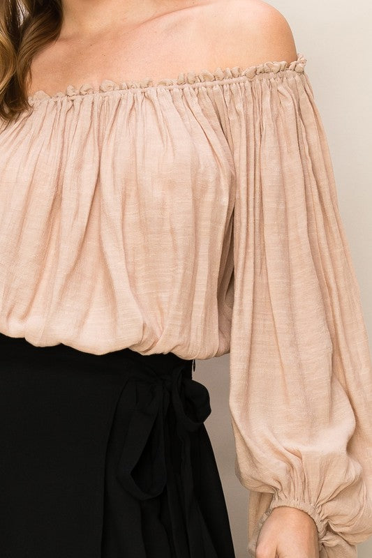 LOVELY ELASTICIZED OFF THE SHOULDER TOP